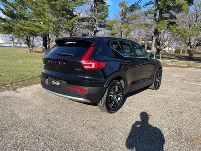 2025 Volvo XC40 B5 Core